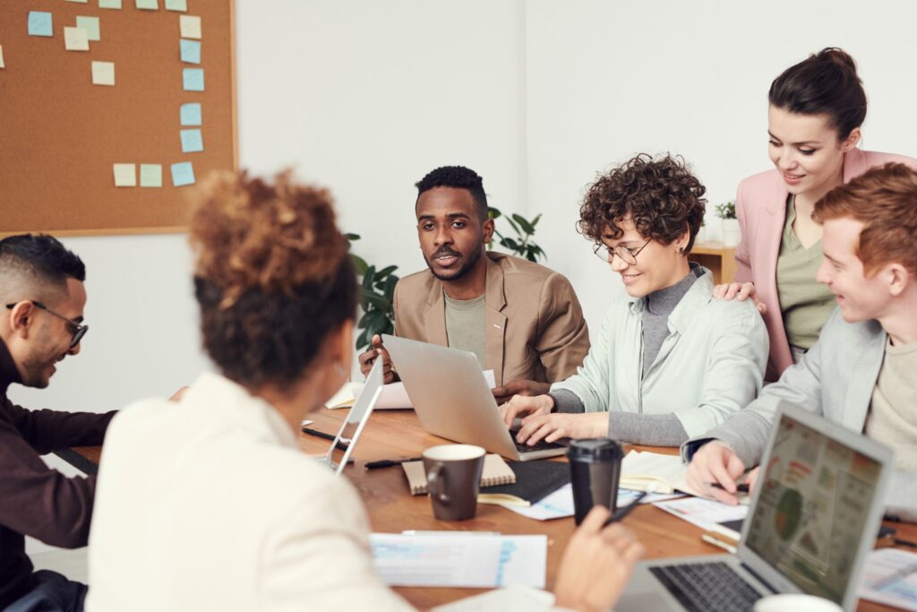 Remote IT consulting team collaborating on AI, software development, and cloud services.